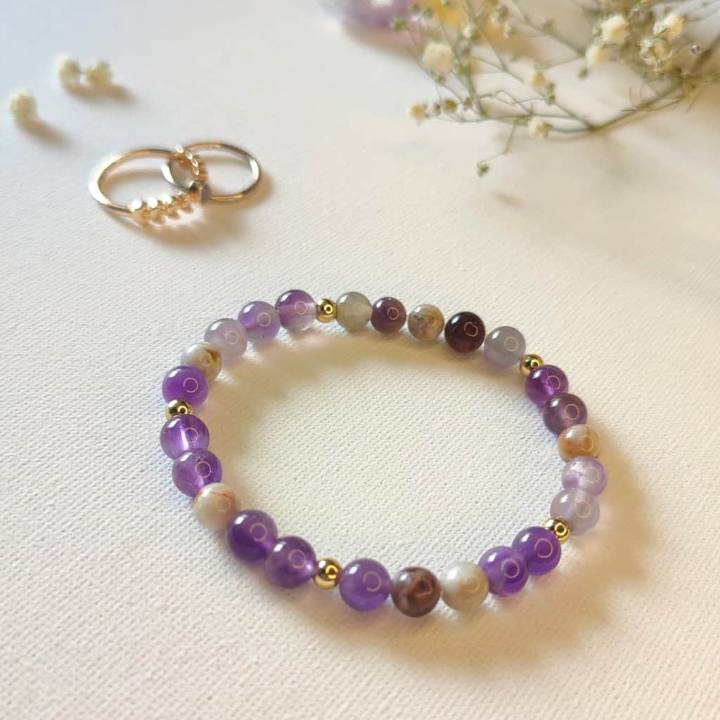 bracelet violet en pierre naturelle d'améthyste